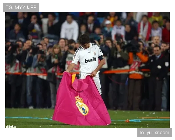 劳尔无球跑动展现现代足球战术精髓，助力球队表现突出