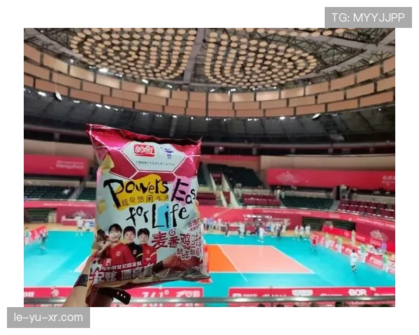 张雨霏训练间隙拿的零食比我一个月工资还贵，真是日常中的富豪啊